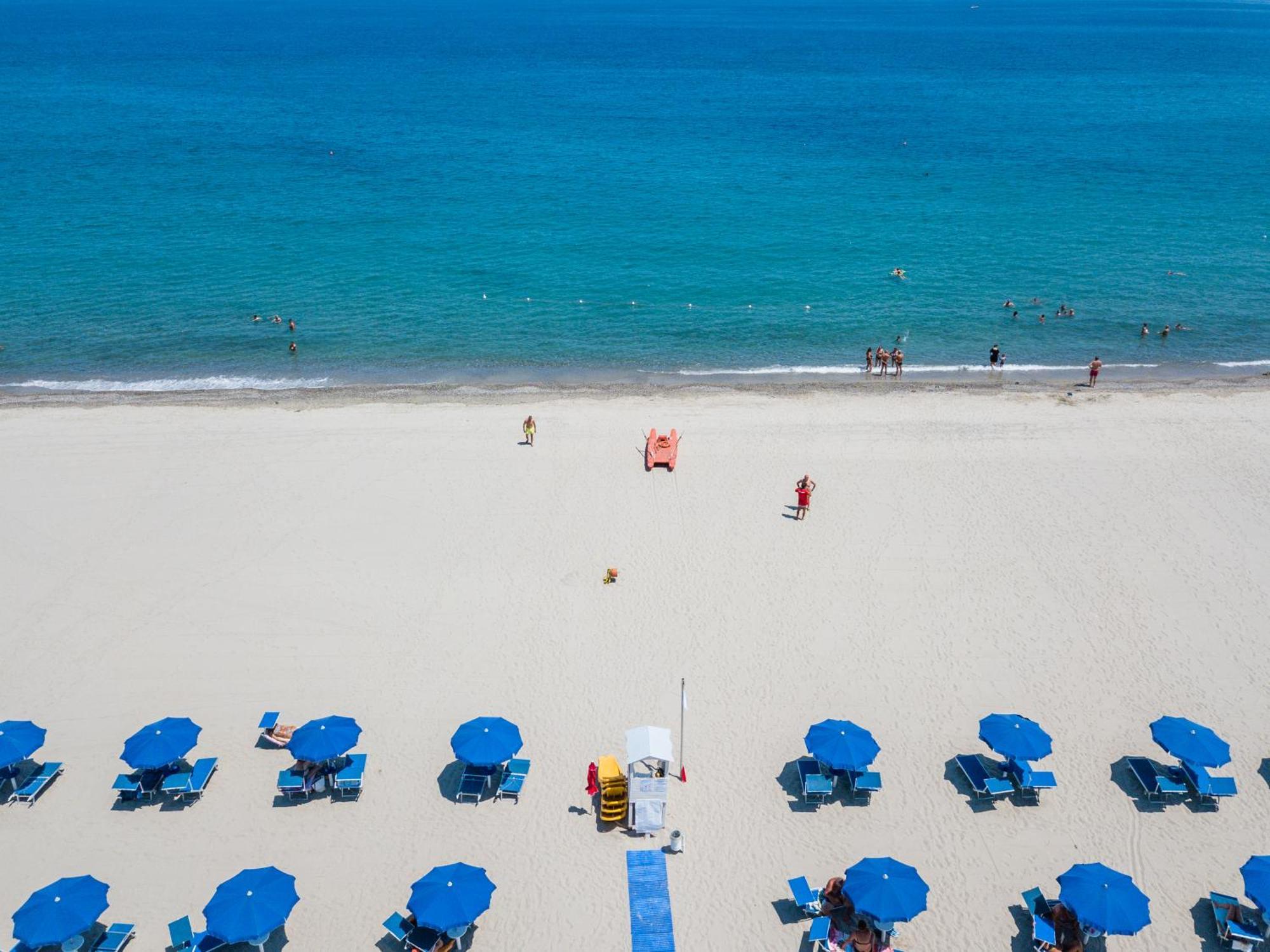 Le Dune Beach Club Месина Екстериор снимка