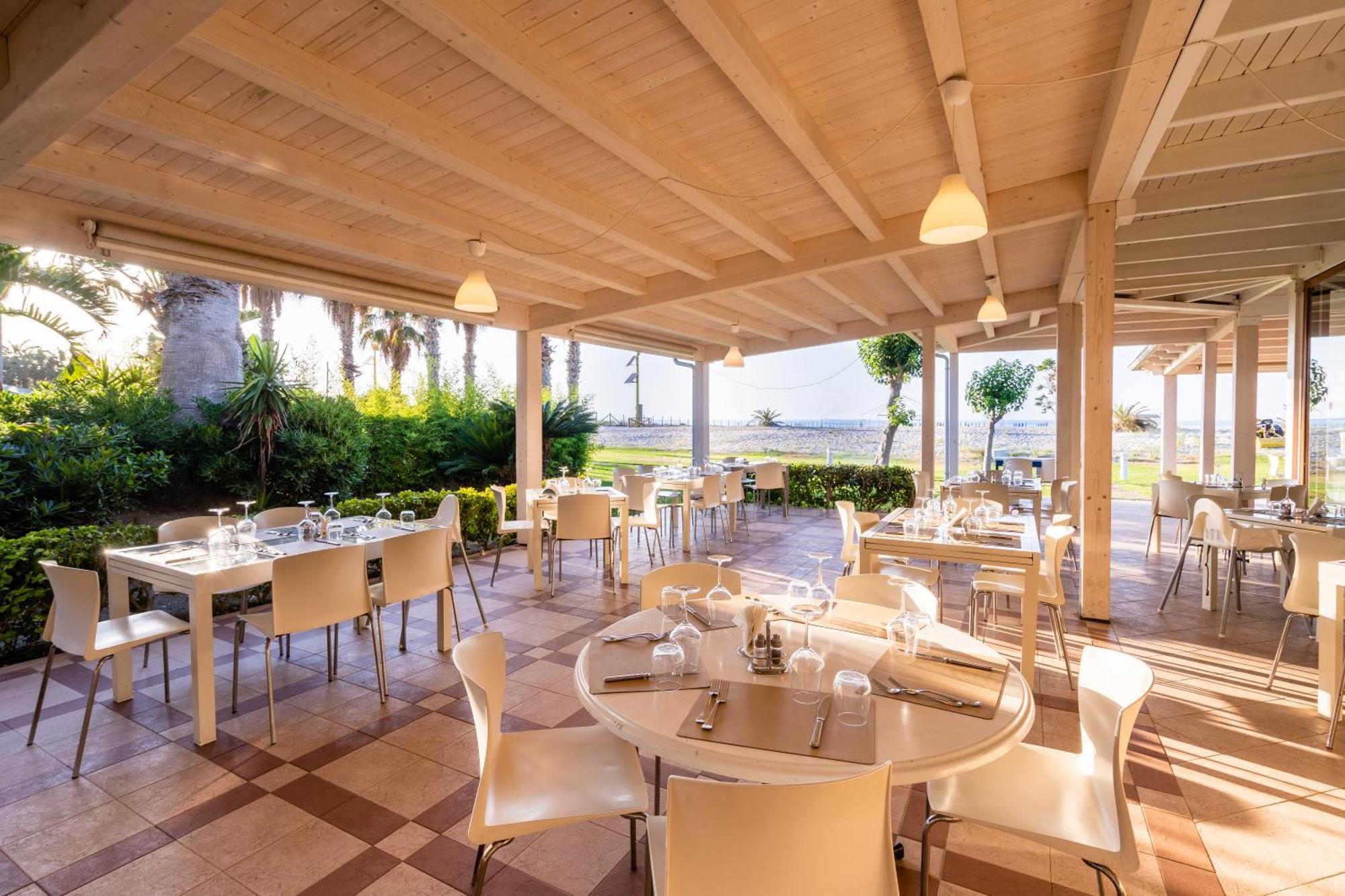 Le Dune Beach Club Месина Екстериор снимка