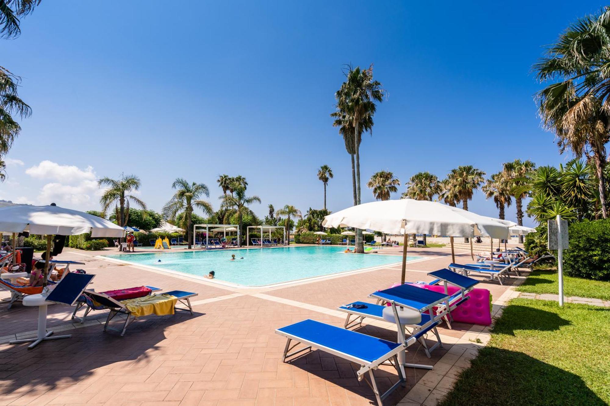 Le Dune Beach Club Месина Екстериор снимка