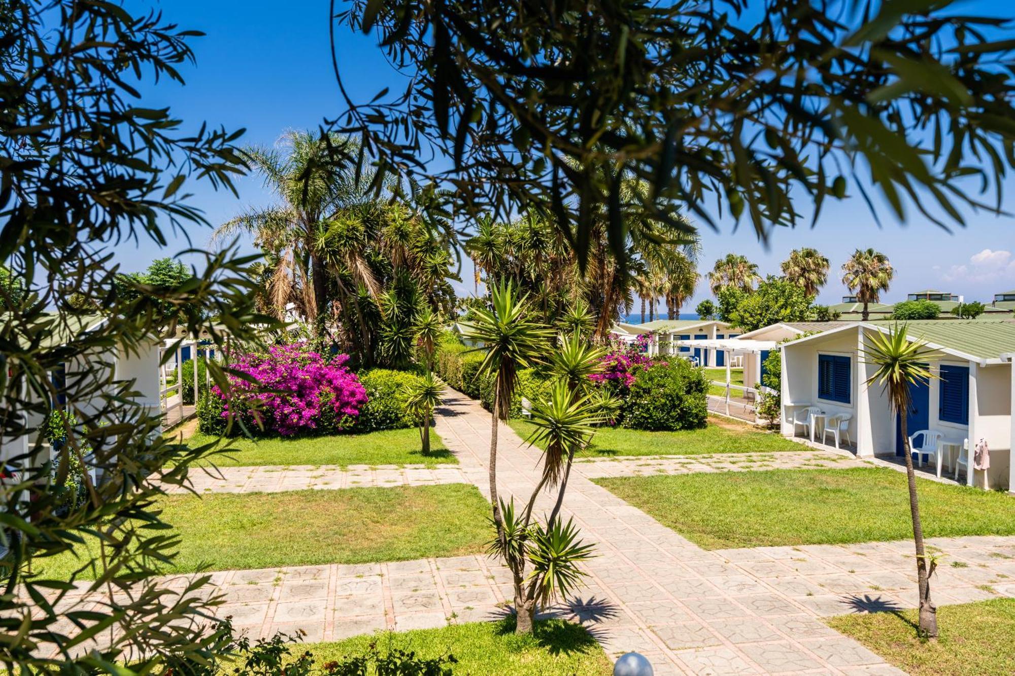 Le Dune Beach Club Месина Екстериор снимка